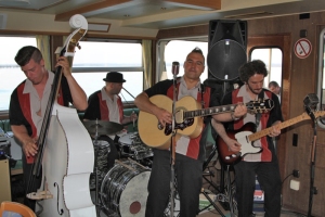 Rock'n Roll Schiff<br>The Dibbs, Lazy Lovers, Tom & The Rat Cats<br>MS Edeltraud, Hafen Prien / Stock<br>21.06.2014